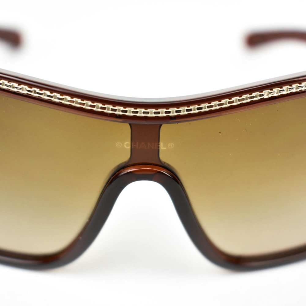 CHANEL: Translucent Brown & Gold, Metal Chain Logo Sunglasses (nl) - Picture 5 of 11